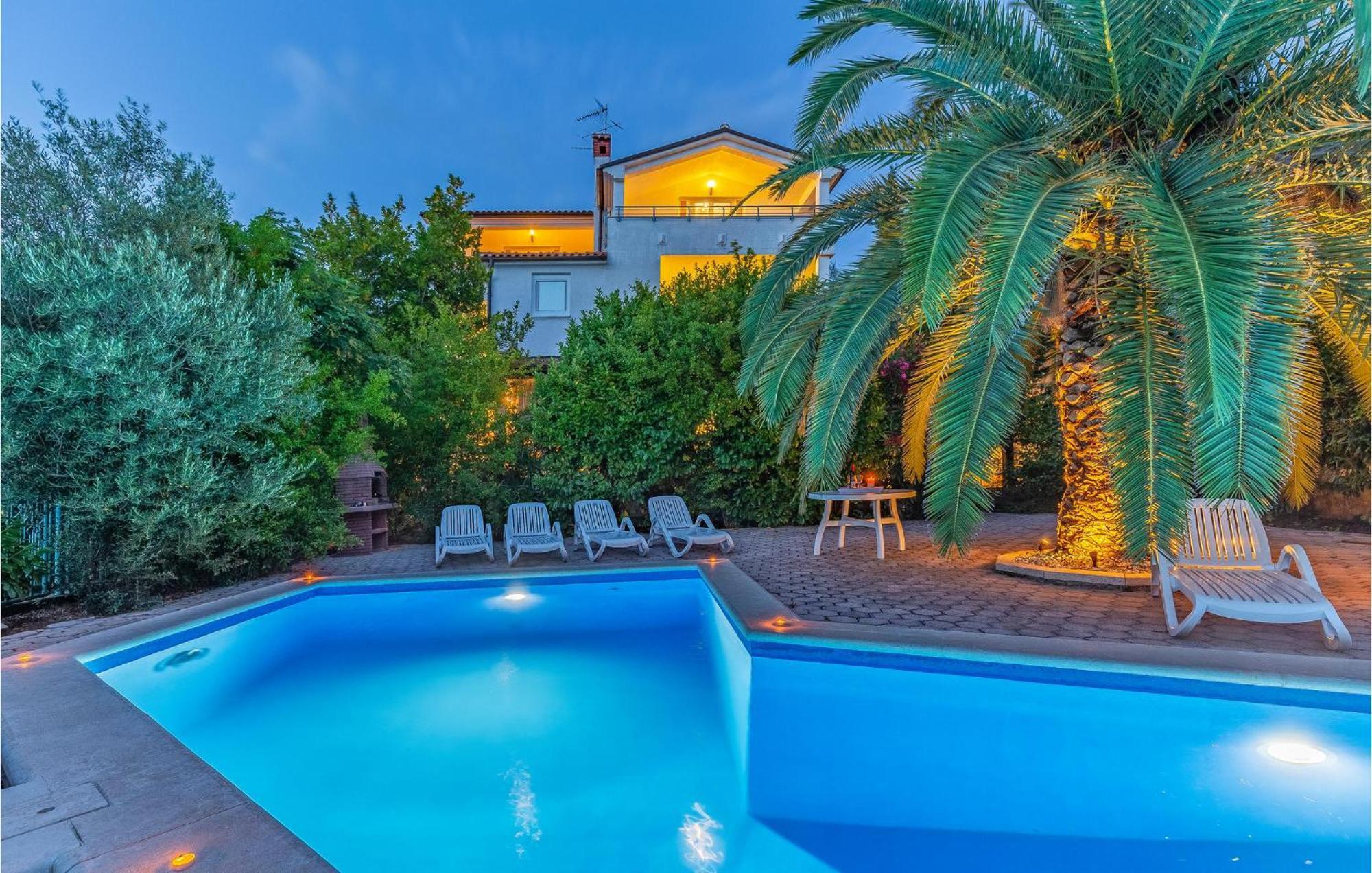 3 Bedroom Stunning Apartment In Pula Apartment *